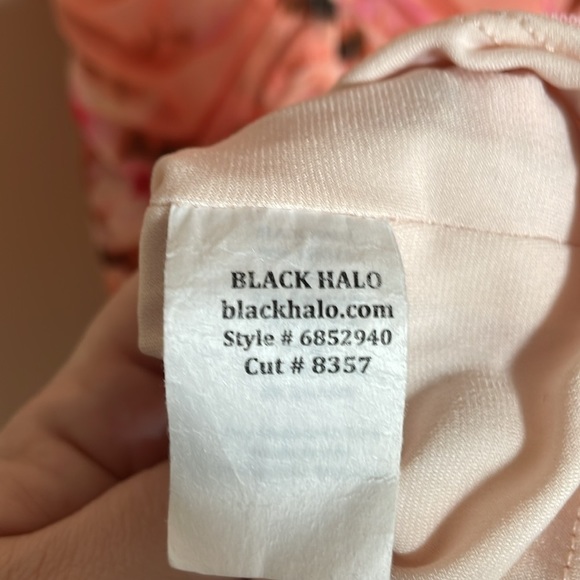 Black Halo Kobe Ruched Floral-Print Jewel Neckline Sleveless Bodycon Dress - Picture 6 of 10